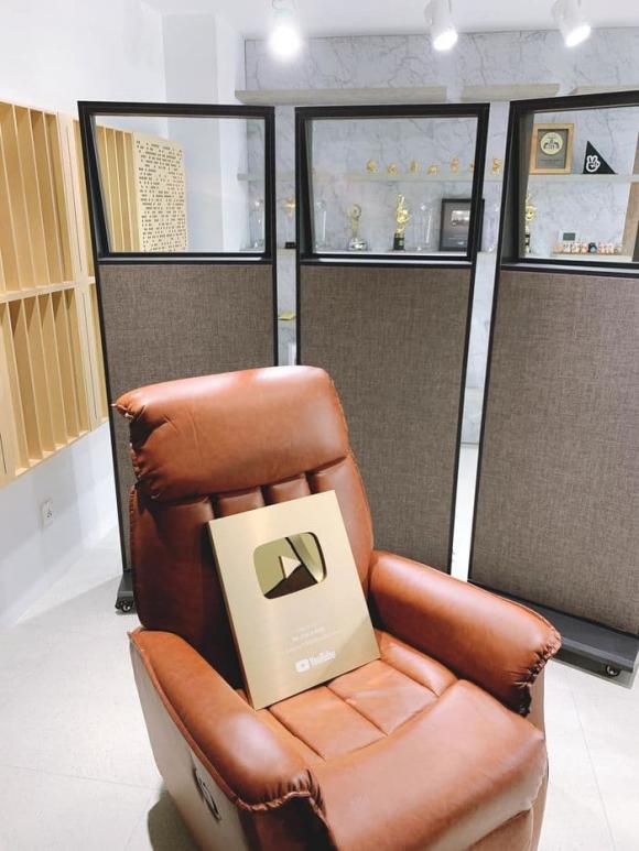 Choáng ngợp khi tham quan căn biệt thự sang chảnh, có trang bị thang máy riêng của Mr. Siro-12