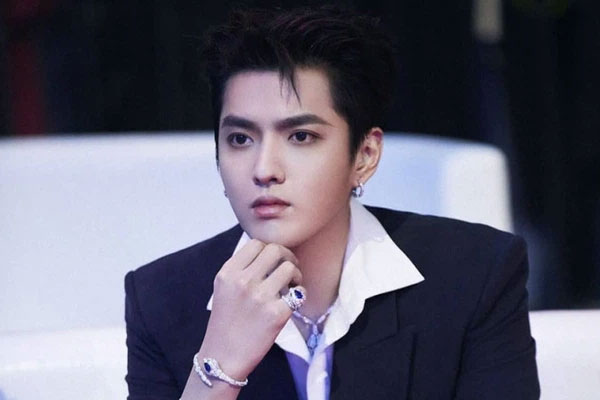 Đạo diễn từng chống lưng Ngô Diệc Phàm lộ quá khứ dơ bẩn: Bắt diễn viên khỏa thân khi casting, nhảy múa mua vui cho các ông lớn-7
