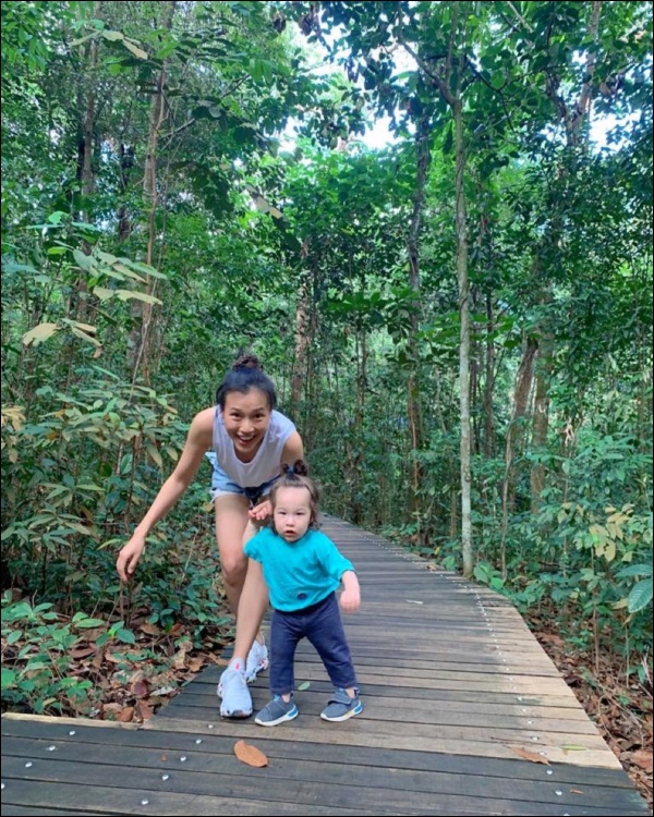 Quý tử&nbsp;lai Tây nhà MC Hoàng Oanh chưa đầy 1 tuổi đã biết chạy, luôn vui vẻ, tự tin&nbsp;nhờ cách chăm sóc và giáo dục của mẹ-6