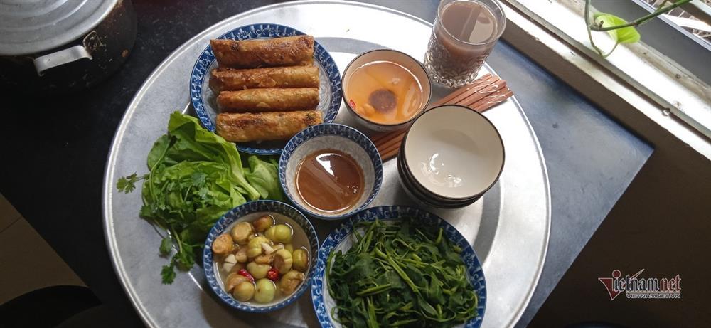 Một nhà đi chợ hộ ba hàng xóm, đến bữa thi món ngon qua mạng-2