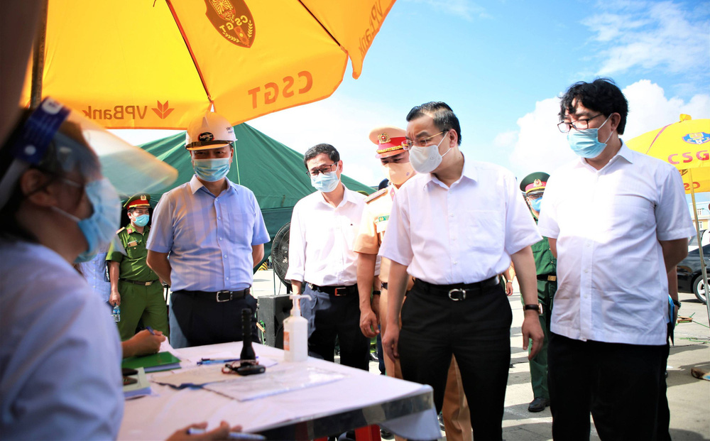 Chủ tịch Hà Nội: Tuyệt đối không để người dân ra ngoài địa bàn trong thời gian giãn cách xã hội-1