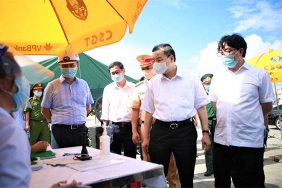 Chủ tịch Hà Nội: Tuyệt đối không để người dân ra ngoài địa bàn trong thời gian giãn cách xã hội