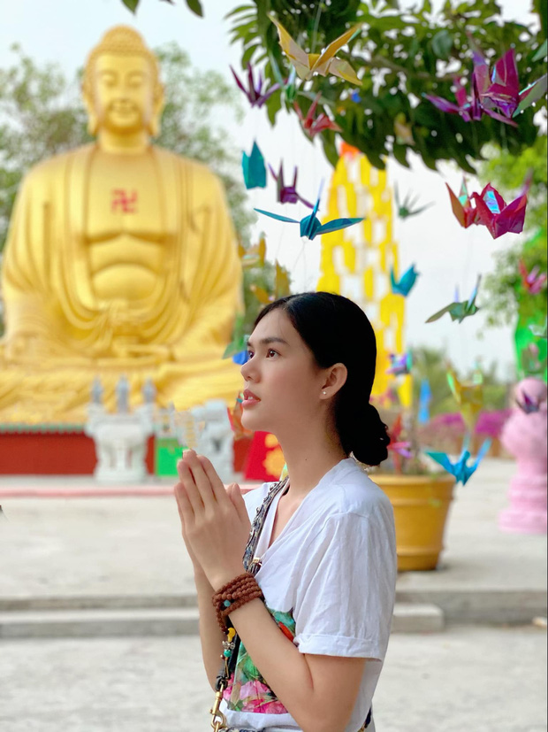 Mỹ nhân Vbiz cực sexy và có cuộc sống chanh sả bất ngờ thông báo đã cạo đầu quy y do trầm cảm nặng sau loạt biến cố-16