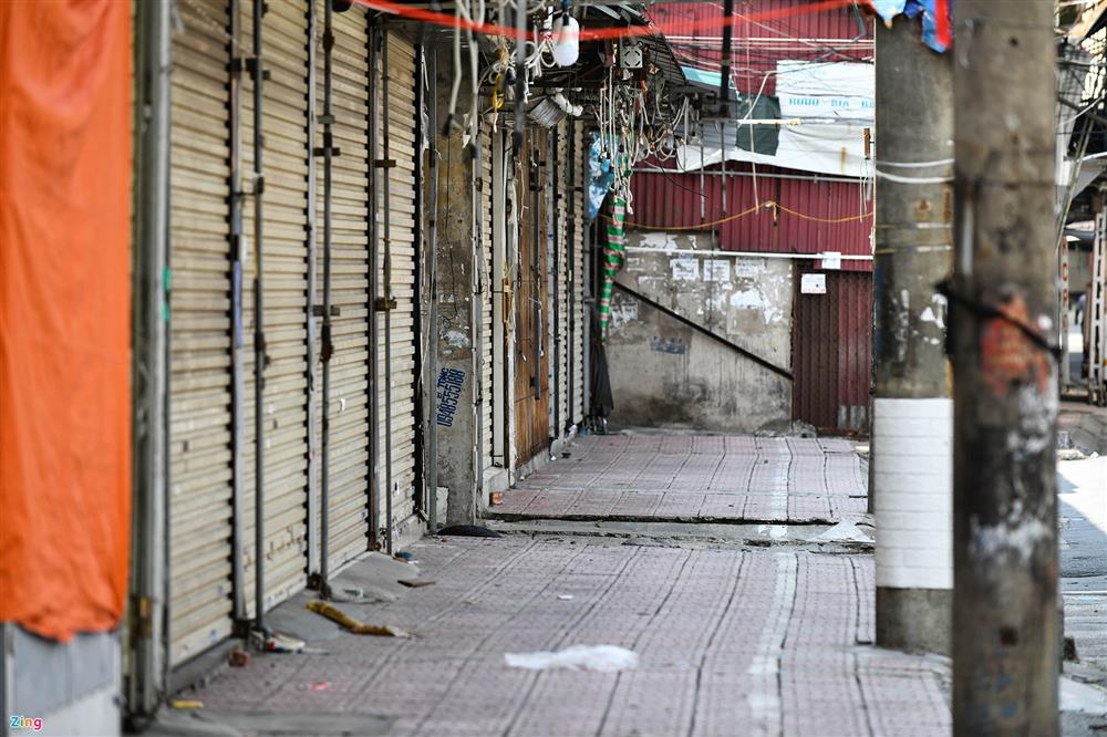 Nhiều chợ ở Hà Nội bị phong tỏa vì dịch Covid-19-12