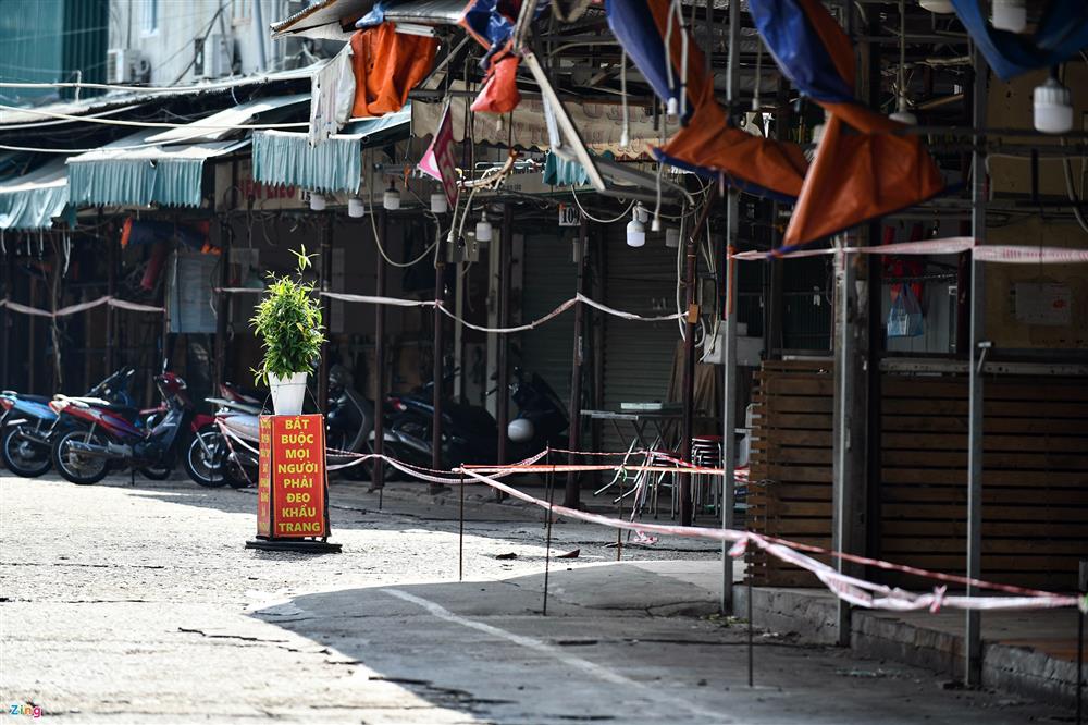 Nhiều chợ ở Hà Nội bị phong tỏa vì dịch Covid-19-13