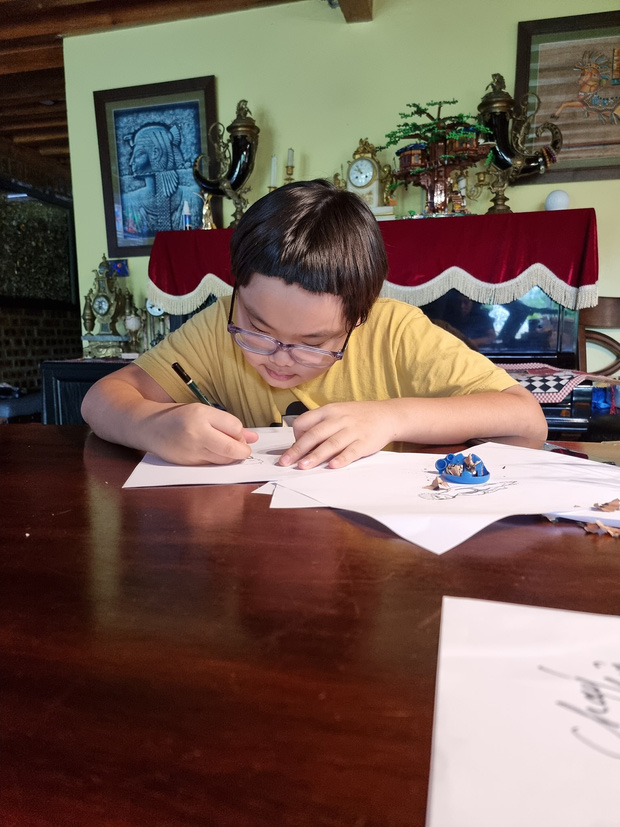 Con trai Xuân Bắc lại tấu hài nữa rồi: Tự vào nhà tắm cắt tóc sau thời gian dài nghỉ dịch và cái kết cười mệt-1