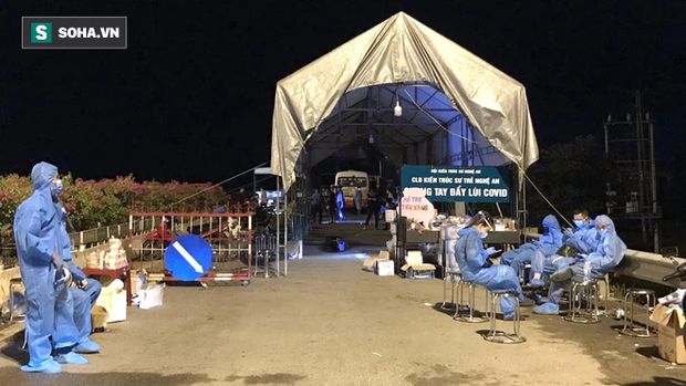 Cảnh tài xế trắng đêm chờ đón và hỗ trợ bà con đi từ miền Nam về quê tránh dịch Covid-19-1