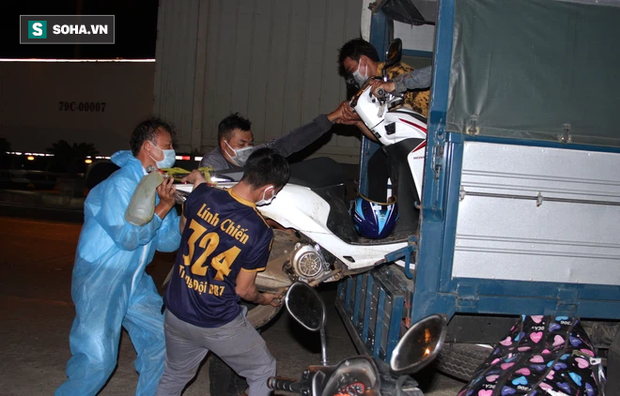 Cảnh tài xế trắng đêm chờ đón và hỗ trợ bà con đi từ miền Nam về quê tránh dịch Covid-19-6