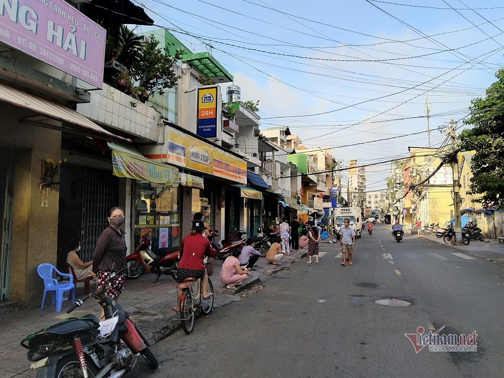 Chợ đóng cửa, nỗi lo khi siêu thị xuất hiện F0-1