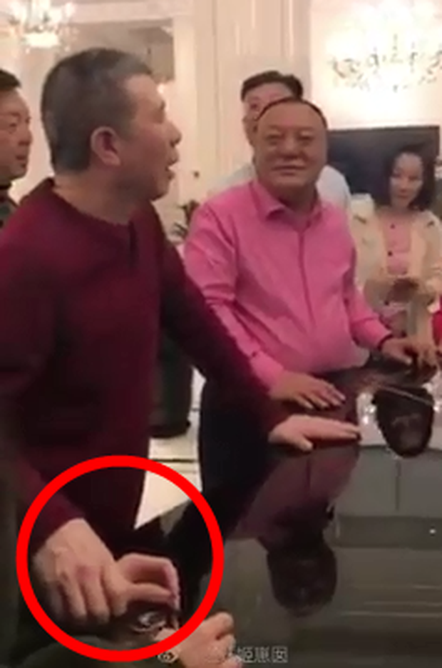 Đạo diễn từng chống lưng Ngô Diệc Phàm lộ quá khứ dơ bẩn: Bắt diễn viên khỏa thân khi casting, nhảy múa mua vui cho các ông lớn-6