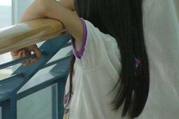 Bé trai 5 tuổi đã vỡ giọng, bố mẹ đưa đến bệnh viện khám dậy thì sớm mới phát hiện có khối u não, bác sĩ chỉ ra 3 điểm cần chú ý-4