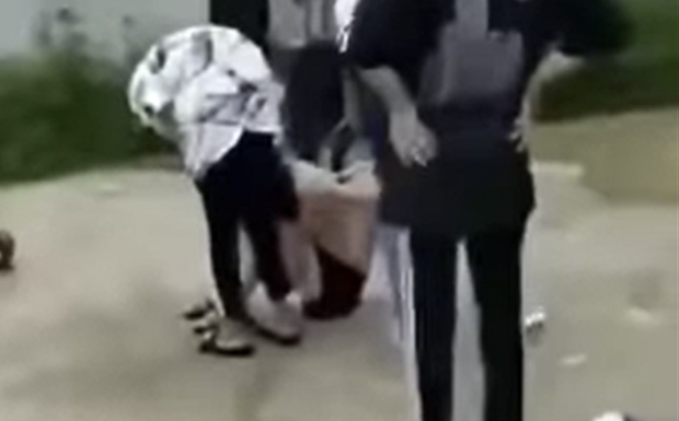 Nhóm nữ sinh cấp 2 ở Bắc Giang đánh nhau, quay clip phát lên Facebook vì yêu cùng bạn trai-1