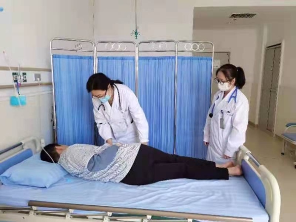 Cậu bé 15 tuổi bị đục thủy tinh thể, suýt mù vĩnh viễn: Bác sĩ cảnh báo thủ phạm đến từ một thức uống quen thuộc-1