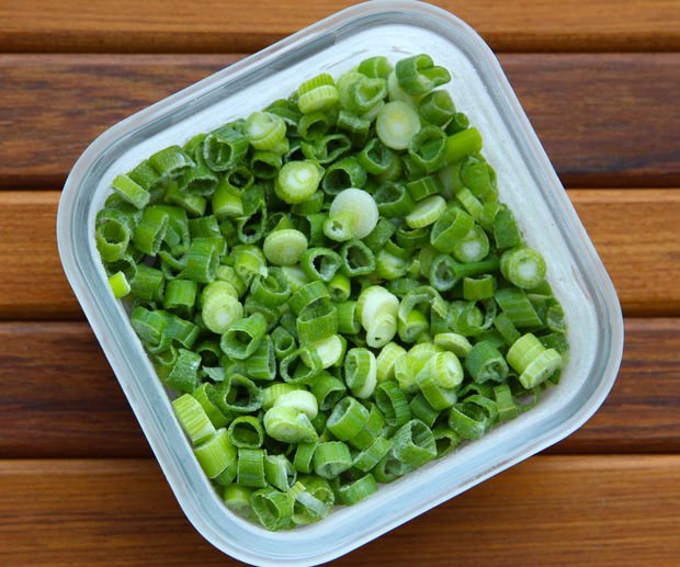 Chị em bật cười vì cô nàng trữ đông hành lá mà tưởng là tảng băng trôi trong tủ lạnh-3