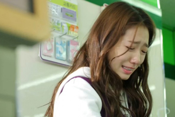 Câu chuyện siêu thực của cặp đôi ở ghép: Mùa dịch đã cứu vớt những cuộc hôn nhân vô hồn kì lạ-2