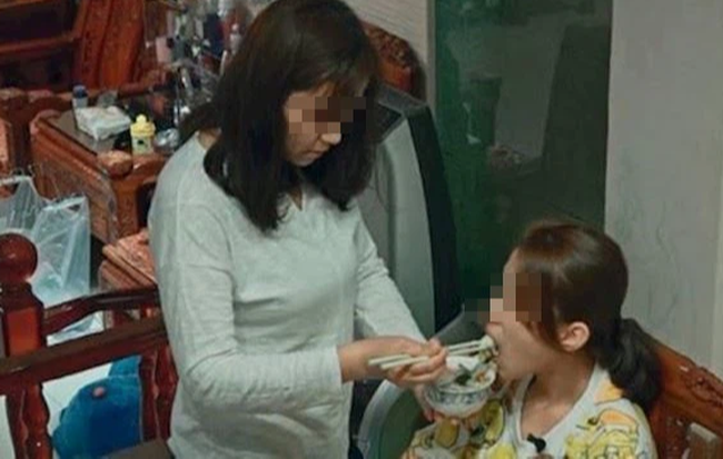 Chuyện nữ công sở U30 vẫn được mẹ đút cơm: Này các chị, làm 1 bà mẹ thương con” cũng là 1 cái tội để bị ném đá sao?-2