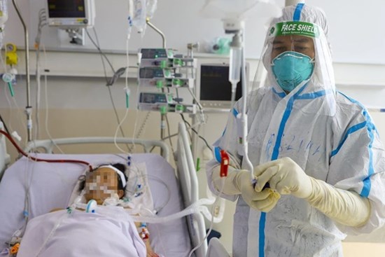 Video: Mục sở thị ca trực đêm trong khu điều trị bệnh nhân Covid-19 tại Bệnh viện Chợ Rẫy