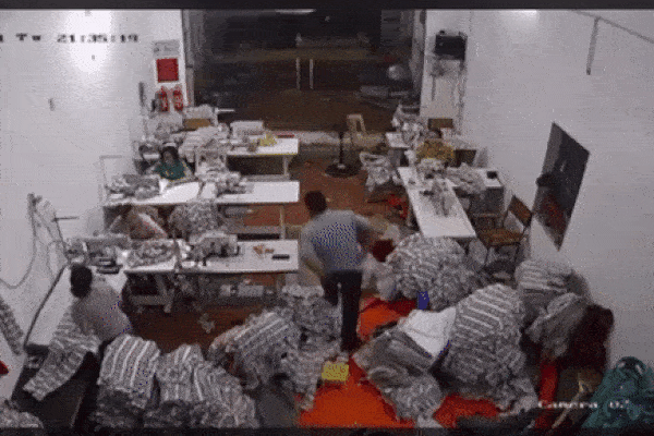 Cãi nhau, chồng vác rựa chém vợ liên tiếp-2