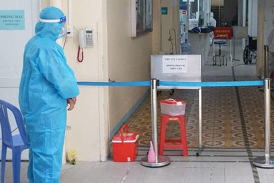 Bên trong bệnh viện điều trị cho nhiều 