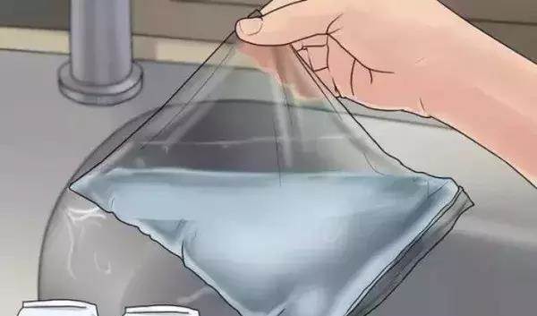 Trót tăng cân khiến đôi giày yêu thích của bạn bị chật? Thử ngay mẹo này đảm bảo bạn lại có thể sử dụng thoải mái mà không đau chân-6