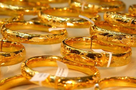 Giá vàng hôm nay 4/8: Vàng mất động lực, giá chùng xuống