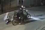 Nóng: Bắt giữ 2 đối tượng trong nhóm cướp xe nữ lao công ở Hà Nội-2