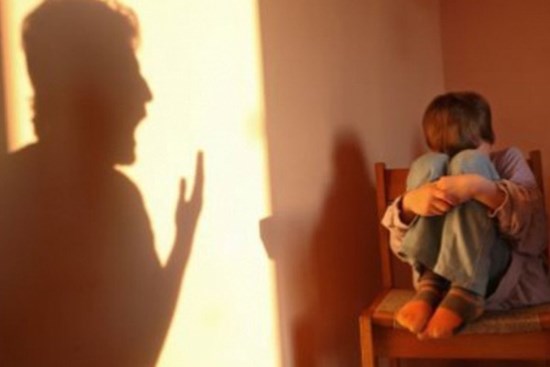 Sự khác biệt giữa những đứa trẻ thường xuyên bị la mắng và không bị la mắng, bố mẹ cần chú ý