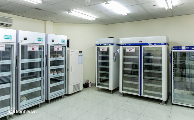 Bên trong kho máu đang cạn kiệt của Trung tâm Truyền máu BV Chợ Rẫy: Chúng ta có thể chờ dịch bệnh qua đi nhưng người bệnh không thể chờ máu!-1