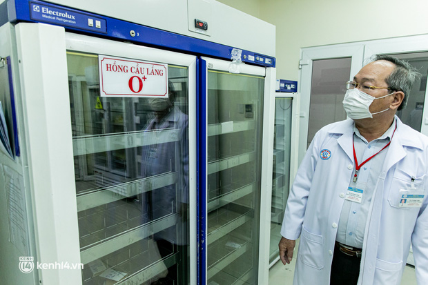 Bên trong kho máu đang cạn kiệt của Trung tâm Truyền máu BV Chợ Rẫy: Chúng ta có thể chờ dịch bệnh qua đi nhưng người bệnh không thể chờ máu!-3