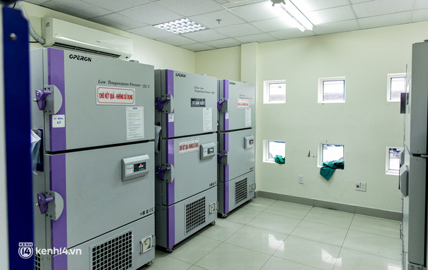 Bên trong kho máu đang cạn kiệt của Trung tâm Truyền máu BV Chợ Rẫy: Chúng ta có thể chờ dịch bệnh qua đi nhưng người bệnh không thể chờ máu!-5