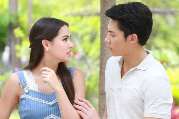 Muốn tạo bất ngờ nên nửa đêm đến chỗ chồng sắp cưới, cô gái phát hiện chuyện tày đình từ câu buột miệng của bạn chung nhà-2