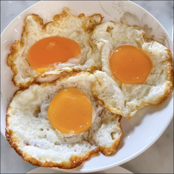 Vụng về bếp núc, Thúy Diễm lại hóa vợ đảm trong thời gian nghỉ dịch, chồng con thích ăn món gì cũng làm ngon xuất sắc-6