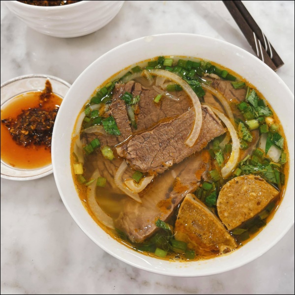 Vụng về bếp núc, Thúy Diễm lại hóa vợ đảm trong thời gian nghỉ dịch, chồng con thích ăn món gì cũng làm ngon xuất sắc-10