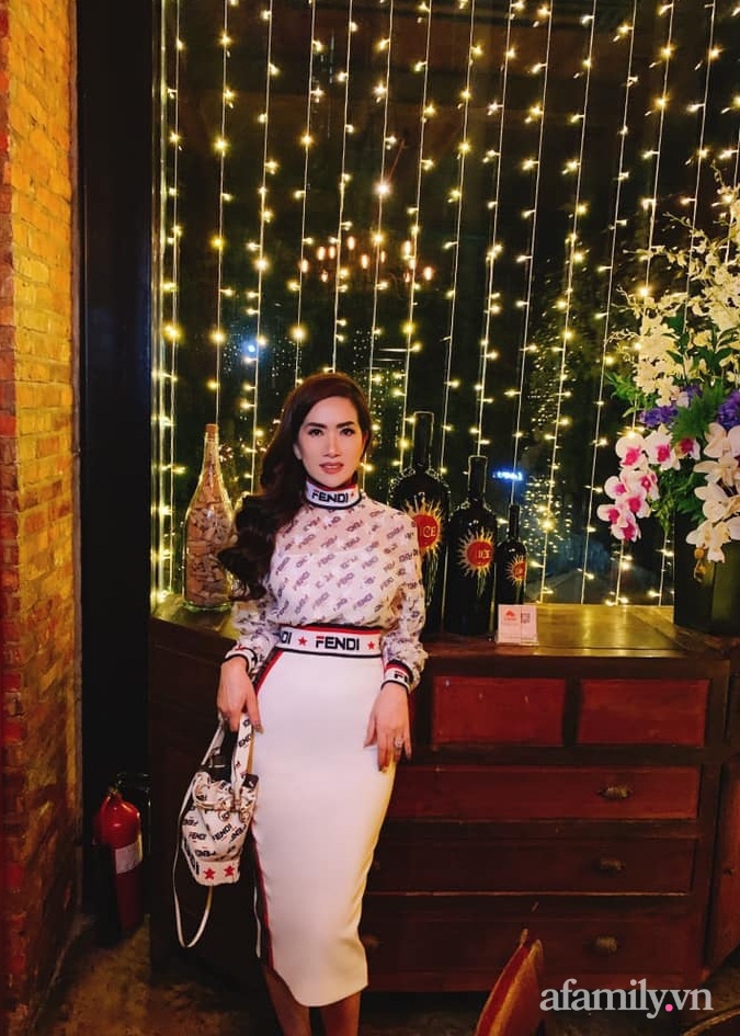 Qua 3 lần sinh nở, bà mẹ U60 vẫn gây choáng vì vóc dáng cực phẩm nhờ duy trì thói quen này suốt 20 năm-9