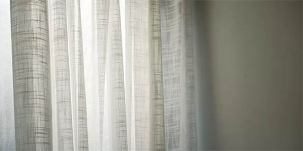 Rèm cửa không cần phải tháo ra giặt, mách bạn mẹo này chúng sẽ được làm sạch chỉ trong 3 phút-2