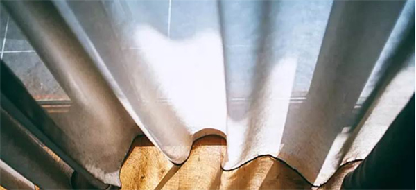 Rèm cửa không cần phải tháo ra giặt, mách bạn mẹo này chúng sẽ được làm sạch chỉ trong 3 phút-3