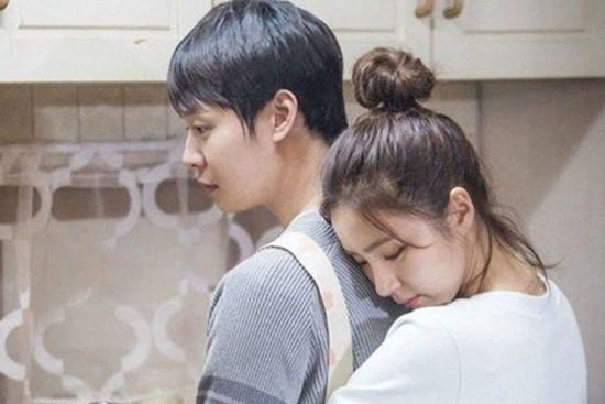 Đi qua nhà tắm, tôi choáng váng khi thấy vết sẹo dài trên bụng bạn trai, để rồi biết nguyên nhân tôi hối hận vô cùng