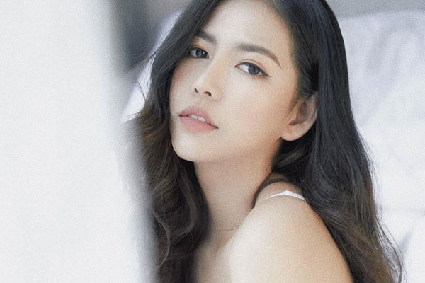 Thanh niên úp nguyên cái mũ phi hành gia lên đầu đi xếp hàng mùa dịch, nhìn cưng muốn xỉu đó quý dzị!-4