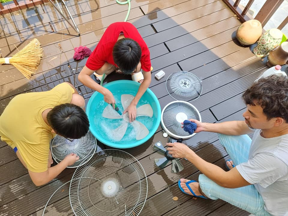 Các con nghỉ dịch, ông bố Xuân Bắc bày cách cha mẹ cai nghiện” điện tử - TV cho trẻ, MC Đặng Diễm Quỳnh bình luận hài hước-2