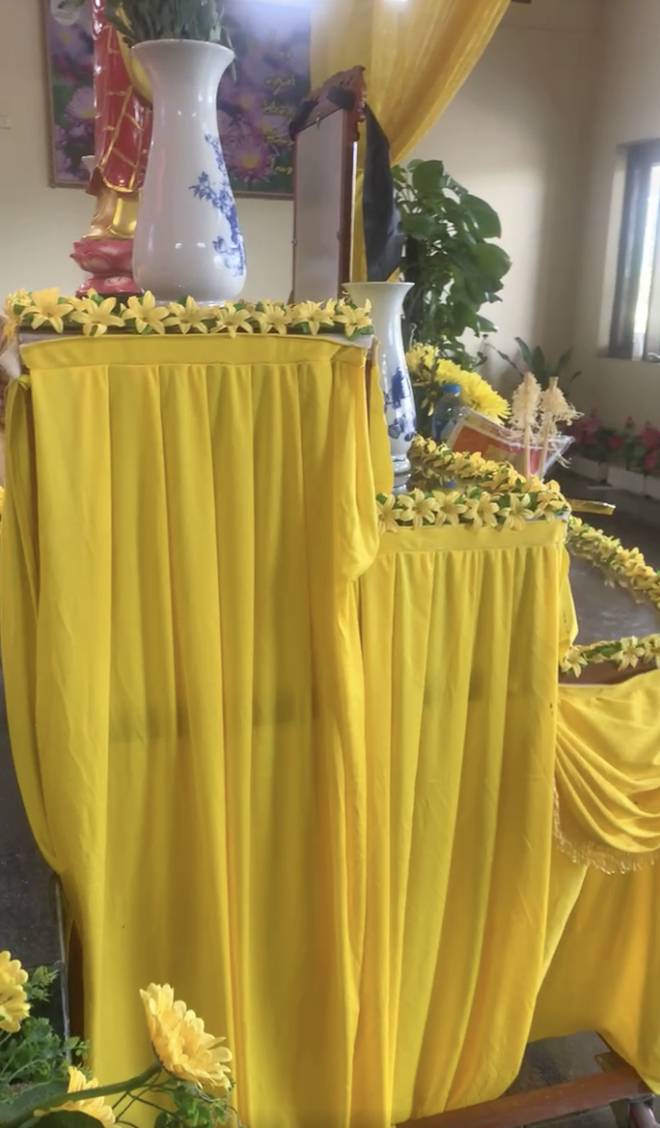 Tang lễ gấp rút của NS Giang Còi: Các con bật khóc nức nở, Quang Tèo và nhiều bạn bè, người thân không kịp đến tiễn biệt-1