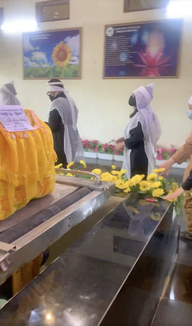 Tang lễ gấp rút của NS Giang Còi: Các con bật khóc nức nở, Quang Tèo và nhiều bạn bè, người thân không kịp đến tiễn biệt-5