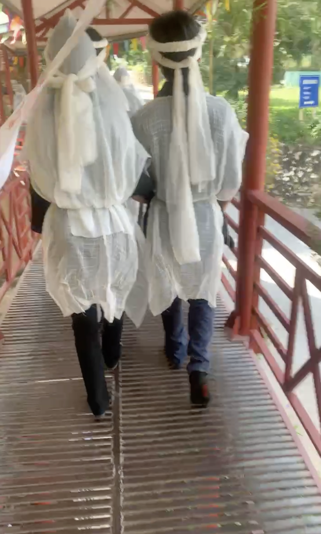 Tang lễ gấp rút của NS Giang Còi: Các con bật khóc nức nở, Quang Tèo và nhiều bạn bè, người thân không kịp đến tiễn biệt-3