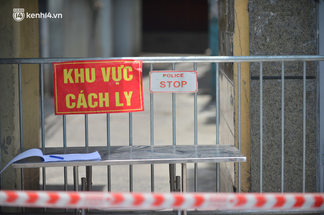 Ảnh: Hà Nội phong toả 900 hộ dân trong 1 phường do liên quan ca mắc Covid-19-6