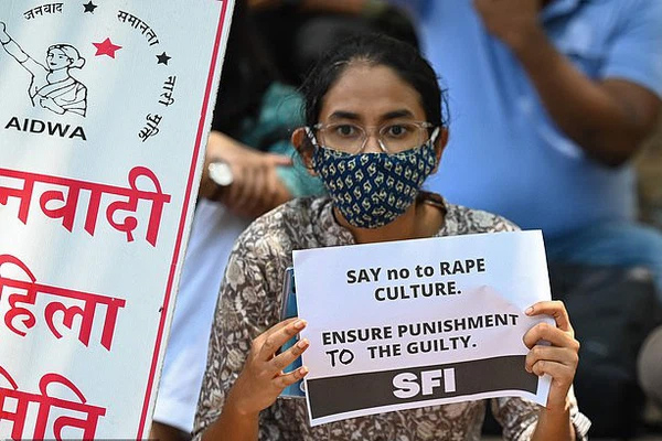 Đất nước tỉ dân lại một lần nữa mở toang cửa trước dịch bệnh: Cơn ác mộng địa ngục Covid ùa về-7