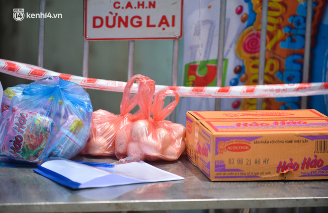 Ảnh: Hà Nội phong toả 900 hộ dân trong 1 phường do liên quan ca mắc Covid-19-15