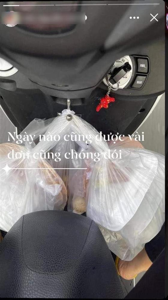 Khoe mẽ lệnh bài giấy tình nguyện viên để lách qua chốt kiểm dịch, cô gái trẻ nhận về trái đắng-3