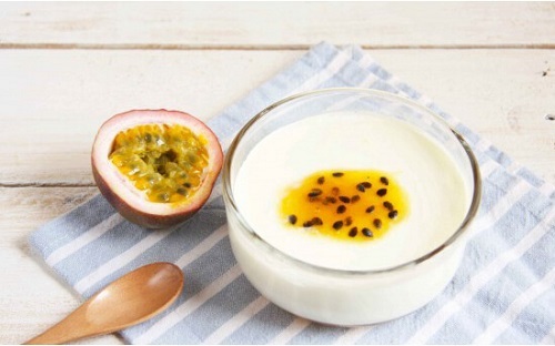 Đừng ăn sữa chua như cách thông thường nữa: Làm thế này ngon hơn nhiều, dùng làm sốt trộn salad cũng được luôn!-2