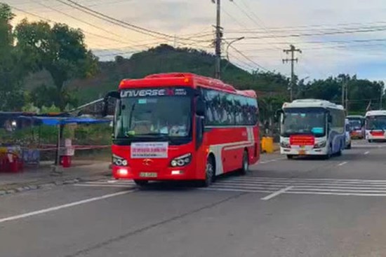 Treo biển 