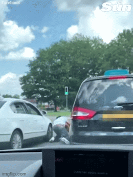 Đi lấn làn đường của đối phương, tài xế taxi bị đánh cho bất tỉnh, danh tính thủ phạm khiến ai cũng choáng-1