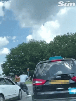 Đi lấn làn đường của đối phương, tài xế taxi bị đánh cho bất tỉnh, danh tính thủ phạm khiến ai cũng choáng-2